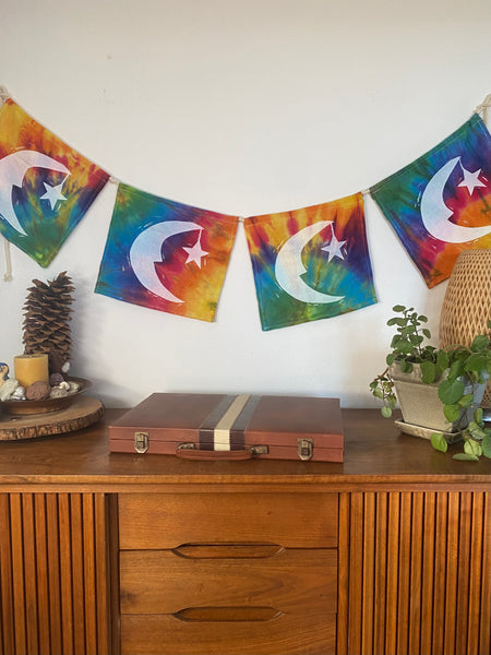 Rainbow Farmhouse Flag Strand