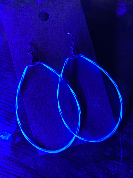 White Blacklight Phosphorescent Guitar String Teardrop Hoop Earrings - thin